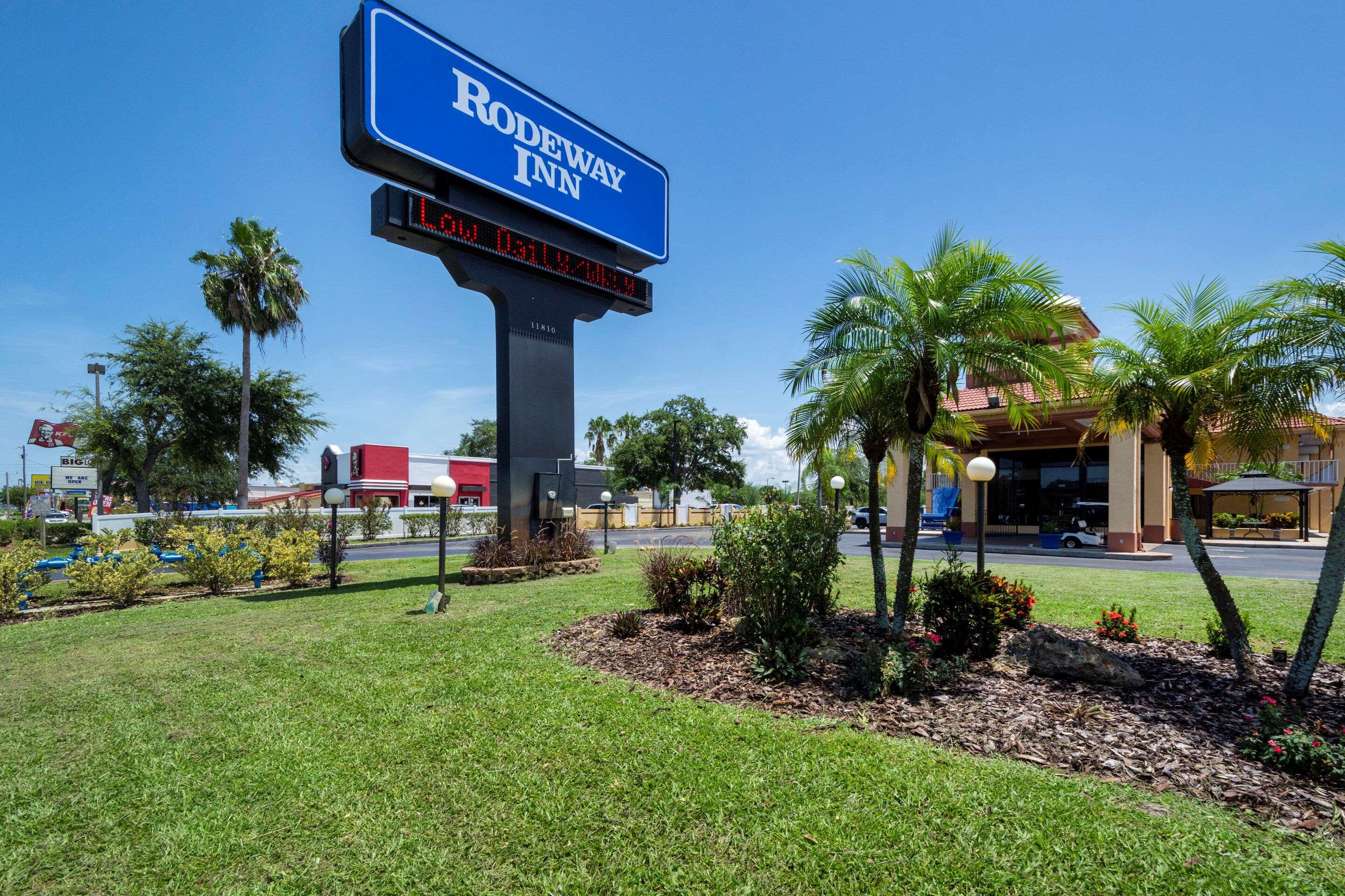 Rodeway Inn Port Richey North Bagian luar foto